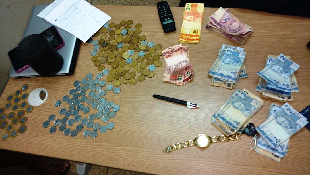28-02 Em Cujubim PM evita furto prende infratores e apreende arma de fogo 4