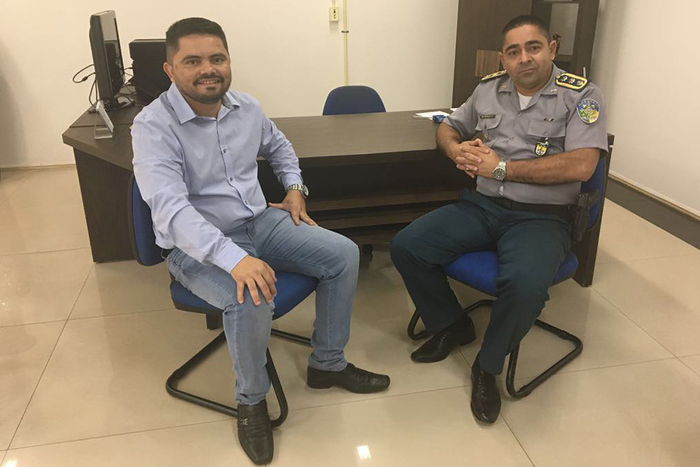 Deputado Jesu no debate com comando da PMRO sobre carteira funcional fardamento e bebedouros-Assessoria