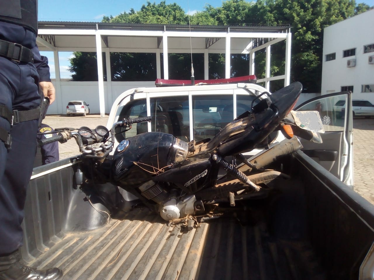 16 18-06 Motocicletas são recuperadas por policiais militares do 7 BPM 1