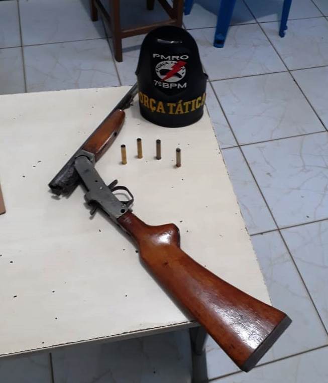 04-11 Força Tática apreende arma de fogo em Monte Negro