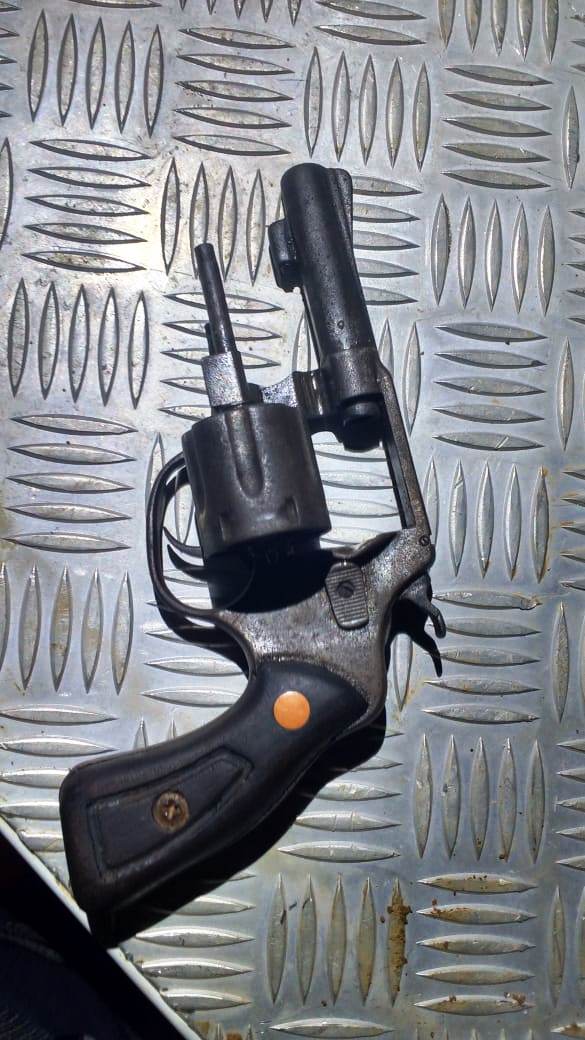 30-11 PM age rápido aprende infratores e arma e recupera objetos