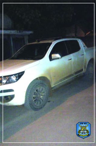 10-06 Policiais militares de Bom Futuro recuperam camionete na área rural