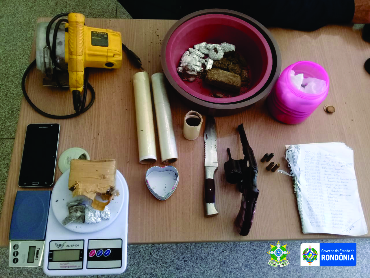 22-07 ARIQUEMES - PM com apoio do Canil descobre mais um local de venda de drogas e apreende uma arma 1
