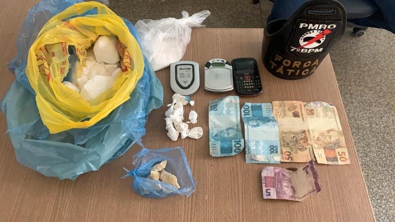 25-08 Policiais militares prendem homem por tráfico de drogas em Ariquemes