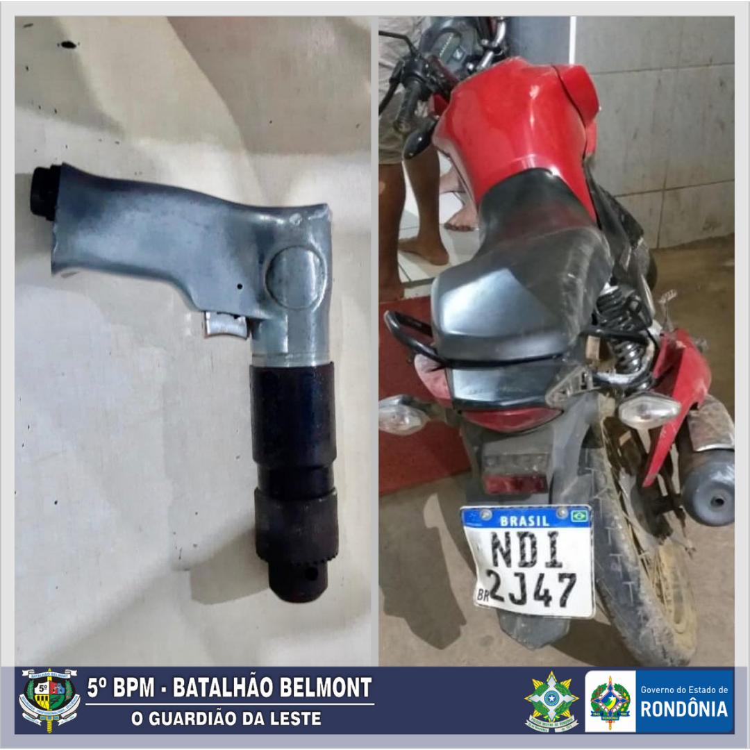 Dupla é presa pela PM com simulacro e moto adulterada