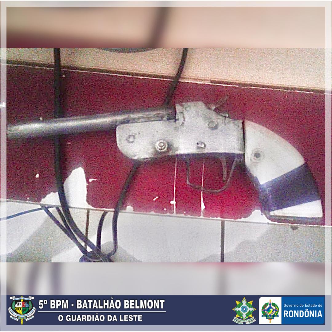 Menor de idade é apreendido com arma