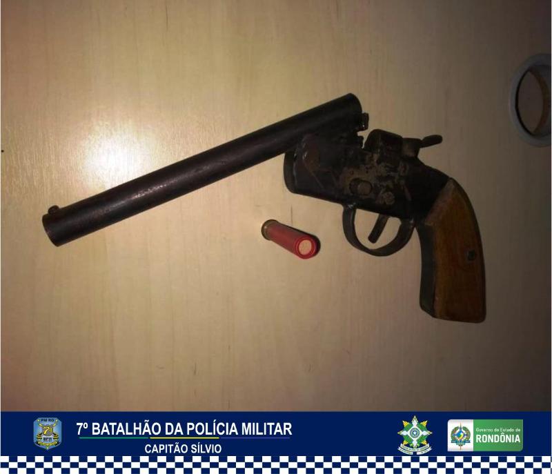 09-10 Arma de fogo é apreendida com indivíduo que arremessou objeto contra viatura ARTE