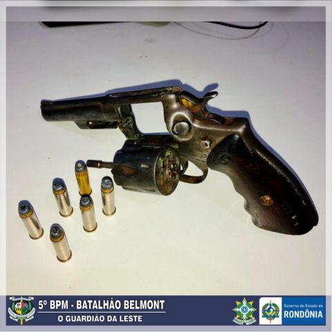 Arma é apreendida e homem conduzido à delegacia pela PMRO