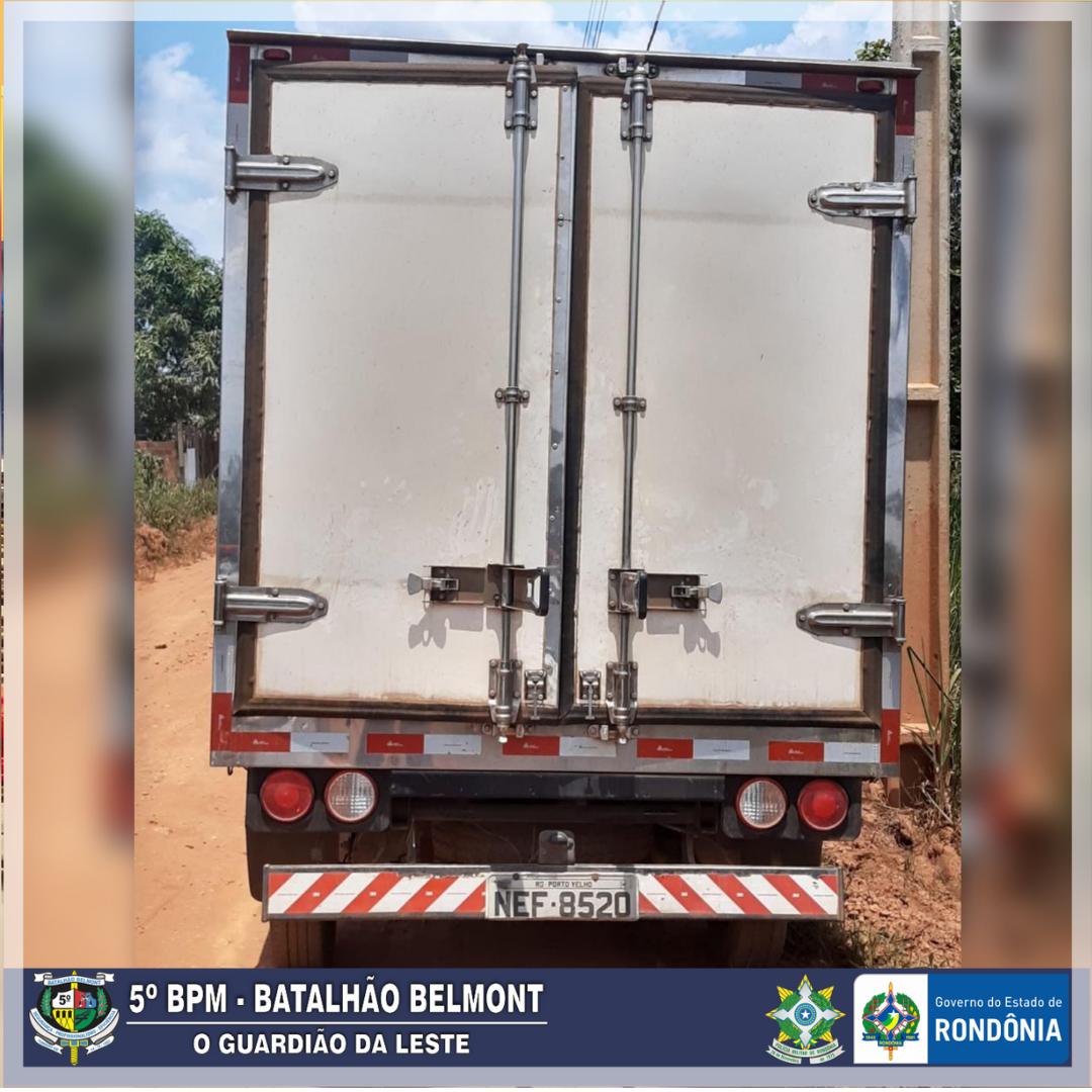 PMRO localiza caminhão levado durante roubo em comércio