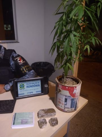 10-02 ARIQUEMES Policiais militares prendem dupla por tráfico de drogas 1-