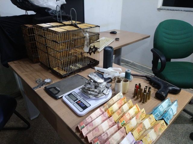 16-03 Em Ariquemes PMRO descobre mais um ponto de venda de drogas e apreende uma arma artesanal1
