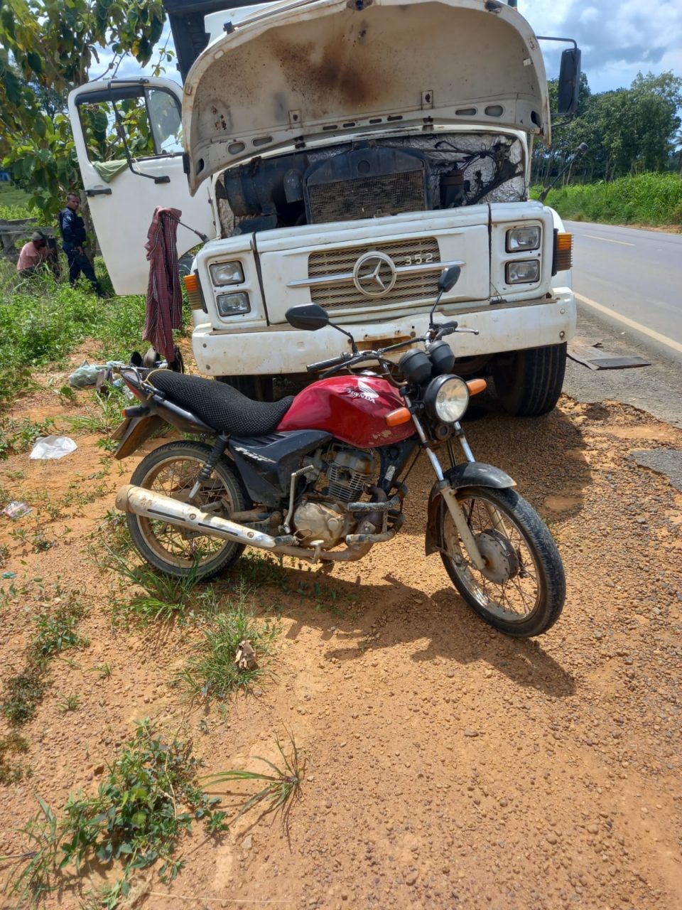 BURITIS: Dupla é presa em flagrante com caminhão carregado de gado roubado - News Rondônia